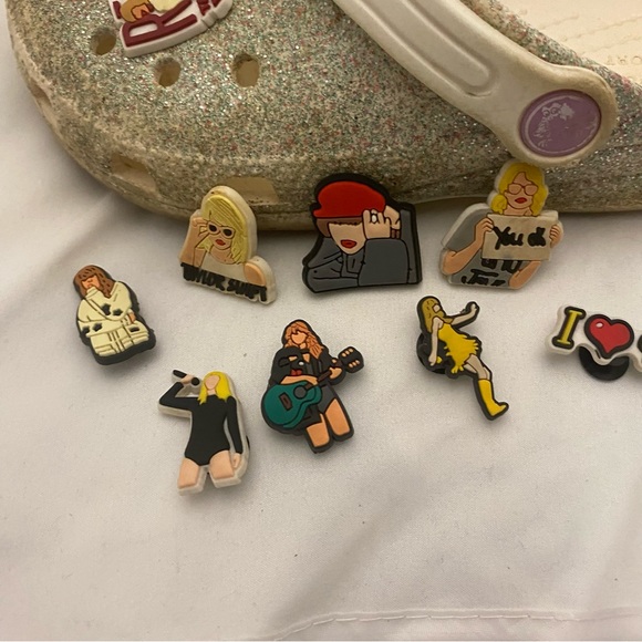 Crocs Classic Girls Size C13 Glitter Rubber Slip On Clog With Swift Music Charms - Picture 14 of 15